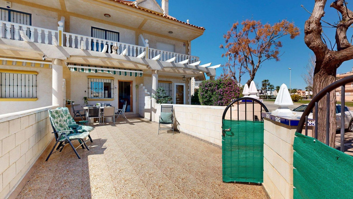 For sale - 3 Bedroom 2 Bathroom House - Townhouse in Pilar de la Horadada - Torre de la Horadada  - Alicante