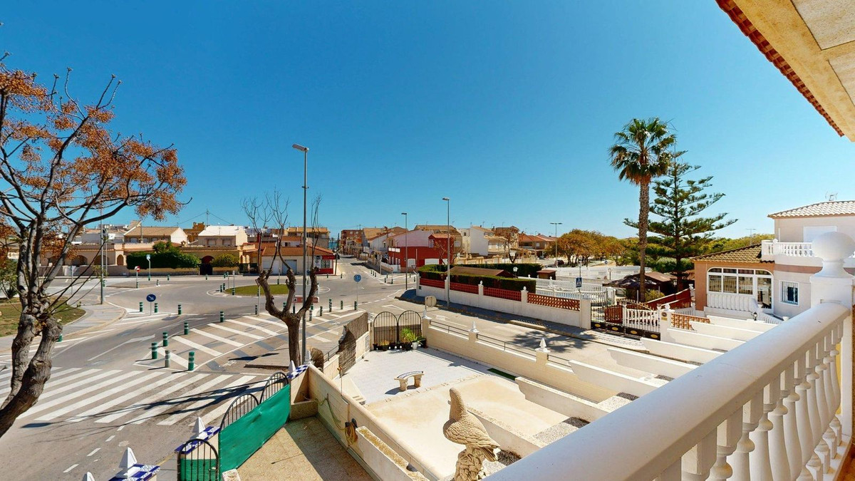 For sale - 3 Bedroom 2 Bathroom House - Townhouse in Pilar de la Horadada - Torre de la Horadada  - Alicante