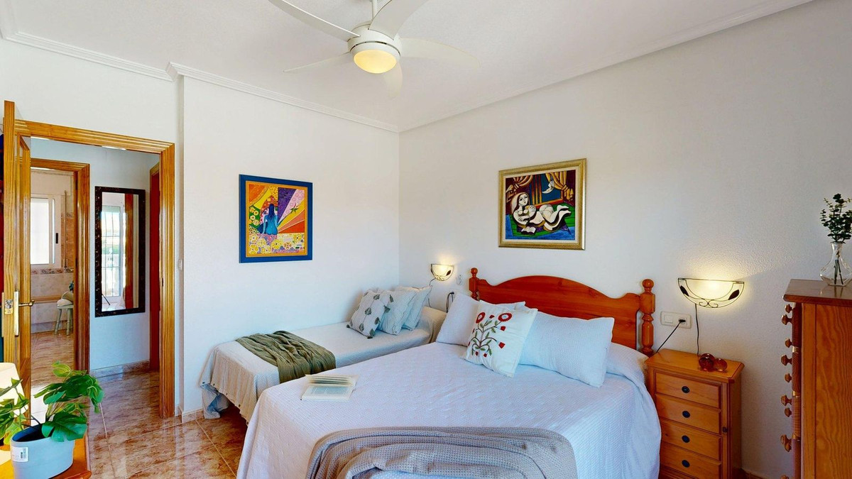 For sale - 3 Bedroom 2 Bathroom House - Townhouse in Pilar de la Horadada - Torre de la Horadada  - Alicante