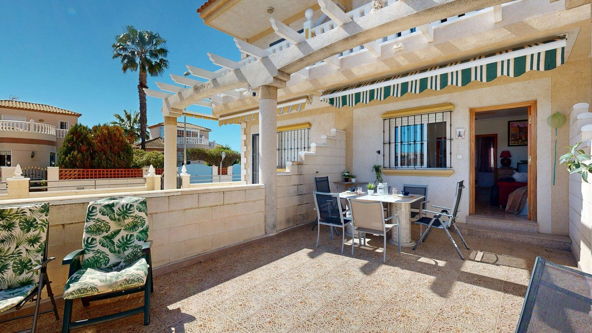 For sale - 3 Bedroom 2 Bathroom House - Townhouse in Pilar de la Horadada - Torre de la Horadada  - Alicante