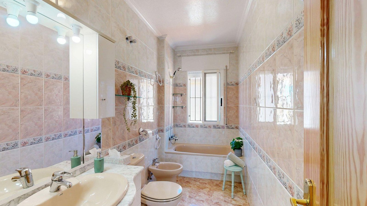 For sale - 3 Bedroom 2 Bathroom House - Townhouse in Pilar de la Horadada - Torre de la Horadada  - Alicante