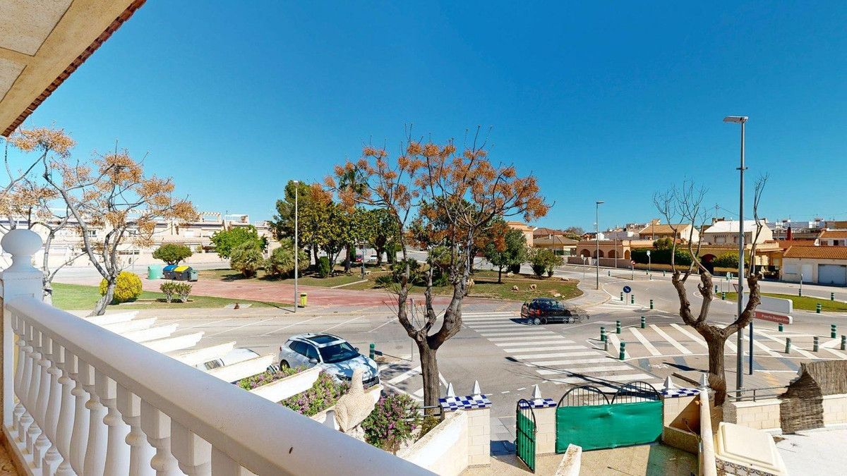 For sale - 3 Bedroom 2 Bathroom House - Townhouse in Pilar de la Horadada - Torre de la Horadada  - Alicante
