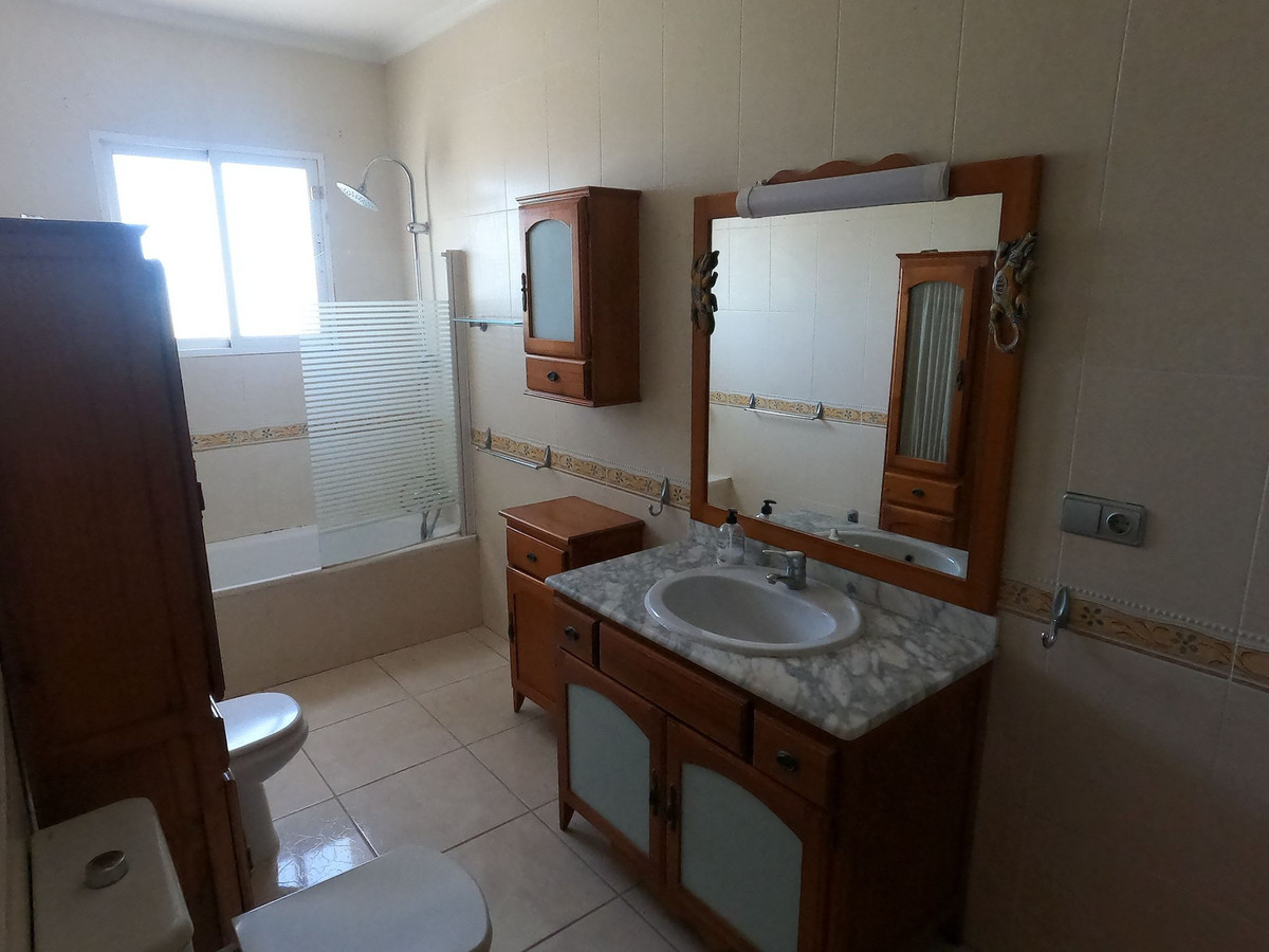 For sale - 4 Bedroom 2 Bathroom House - Detached Villa in Dolores - Dolores Centro  - Alicante