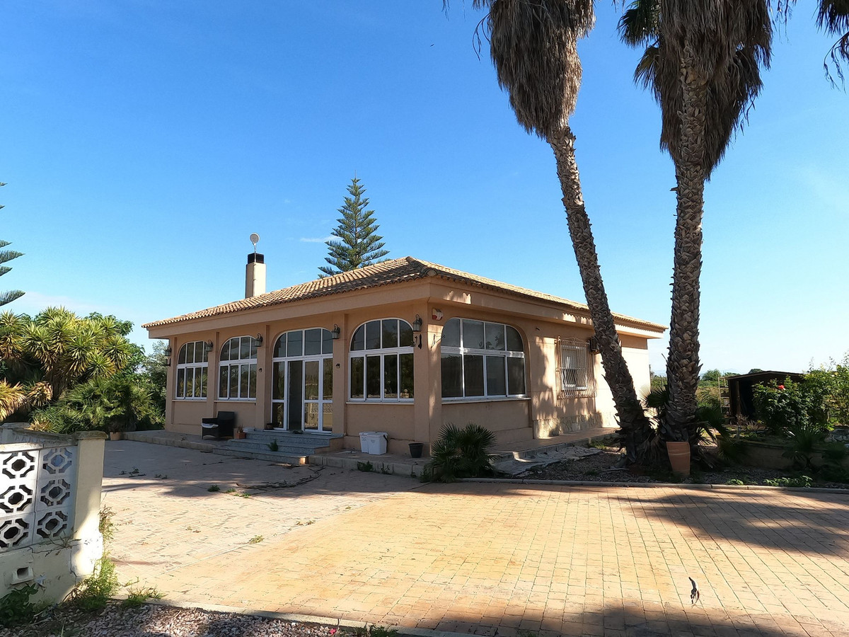 For sale - 4 Bedroom 2 Bathroom House - Detached Villa in Dolores - Dolores Centro  - Alicante