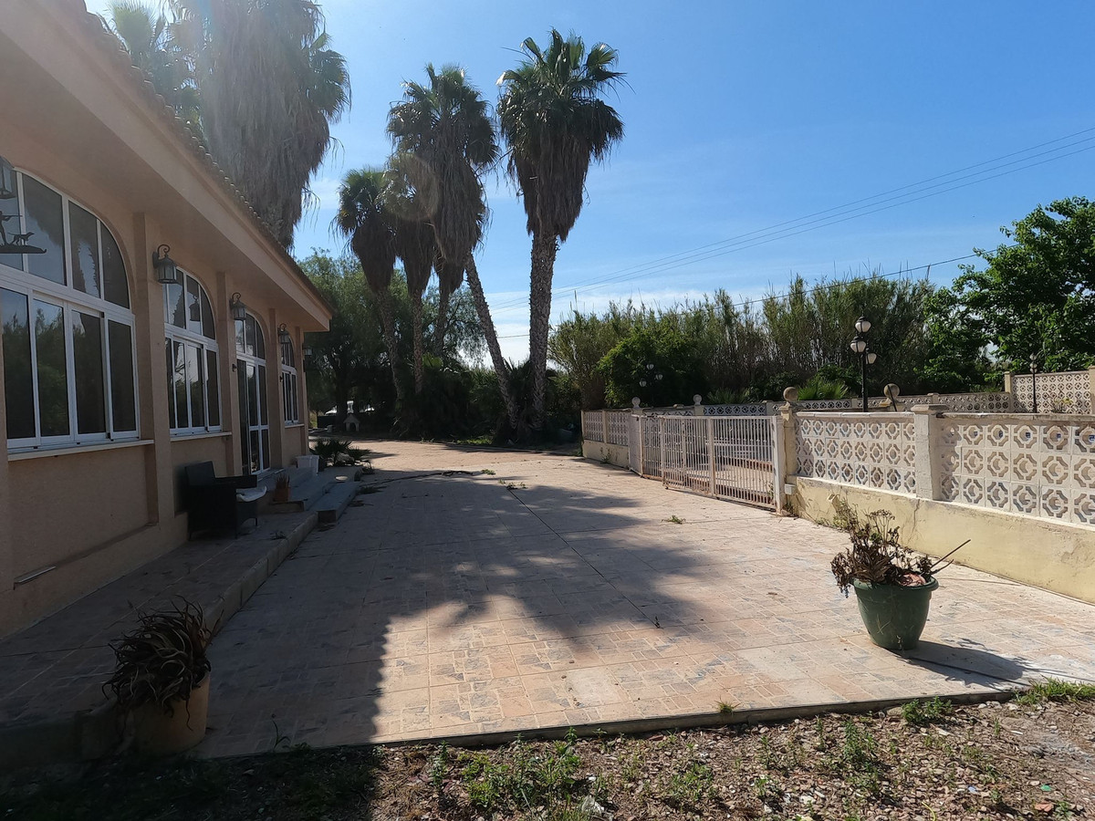 For sale - 4 Bedroom 2 Bathroom House - Detached Villa in Dolores - Dolores Centro  - Alicante