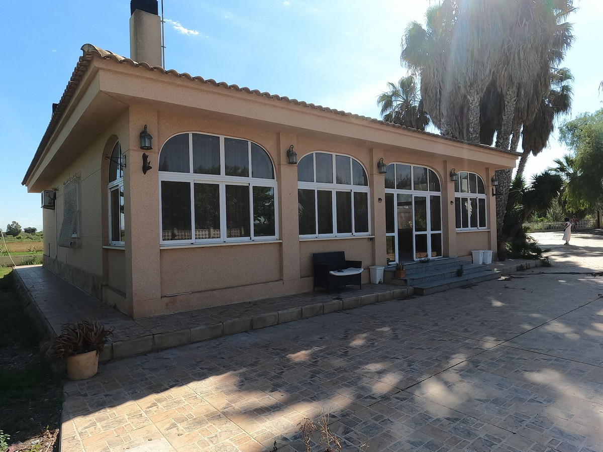 For sale - 4 Bedroom 2 Bathroom House - Detached Villa in Dolores - Dolores Centro  - Alicante