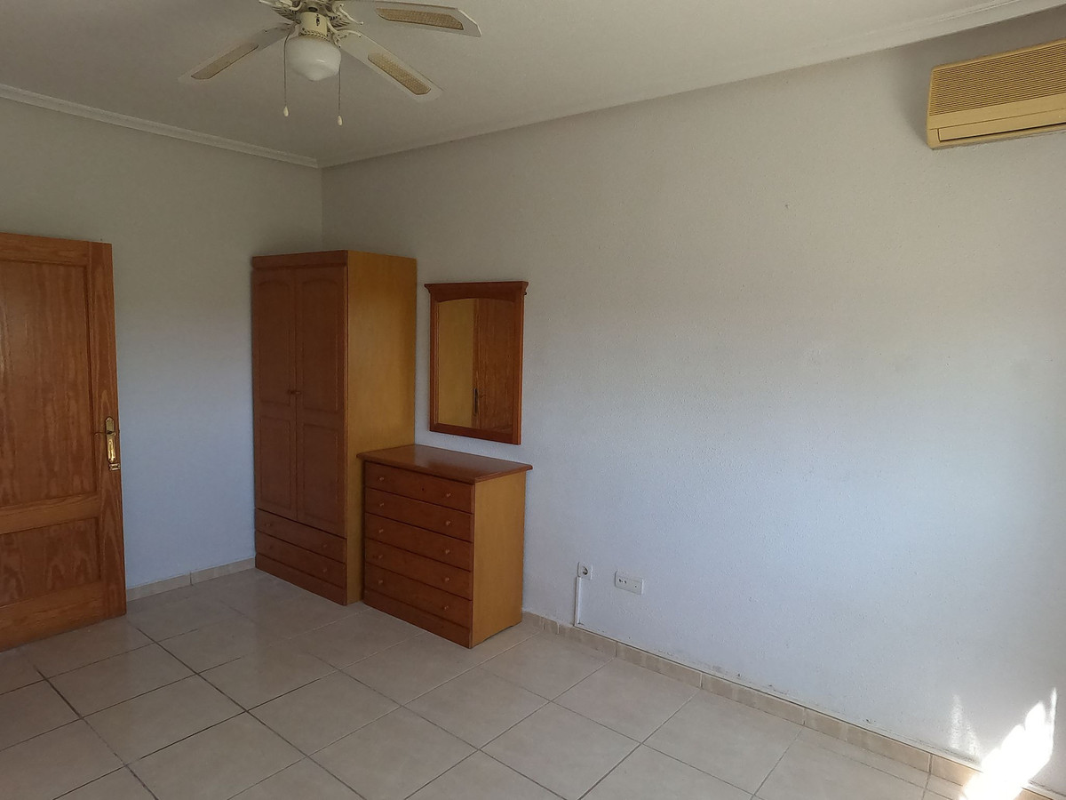 For sale - 4 Bedroom 2 Bathroom House - Detached Villa in Dolores - Dolores Centro  - Alicante