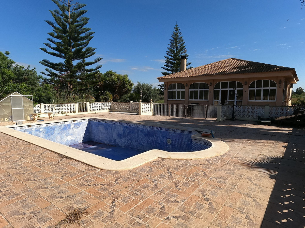 For sale - 4 Bedroom 2 Bathroom House - Detached Villa in Dolores - Dolores Centro  - Alicante