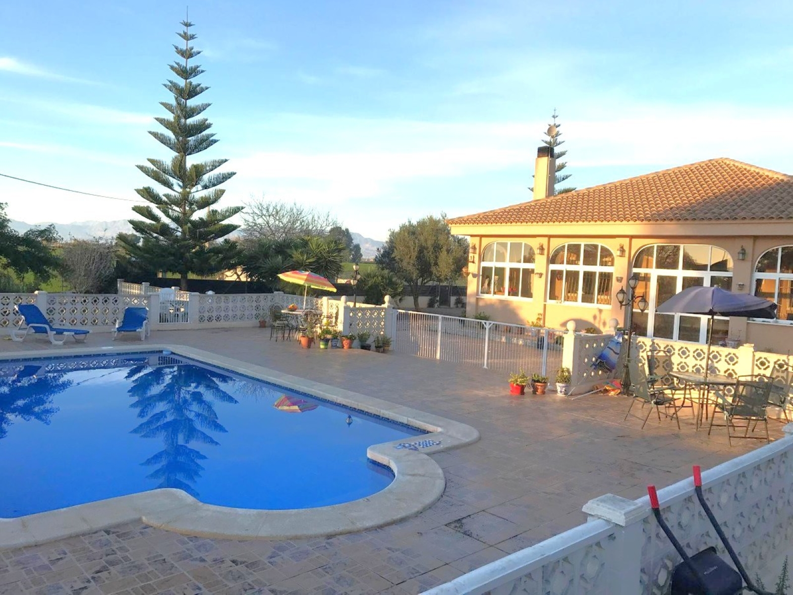 For sale - 4 Bedroom 2 Bathroom House - Detached Villa in Dolores - Dolores Centro  - Alicante
