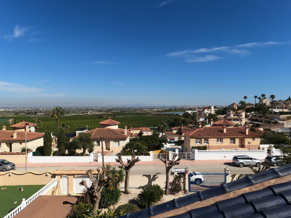 4 Bedroom 3 Bathroom House - Detached Villa in Algorfa