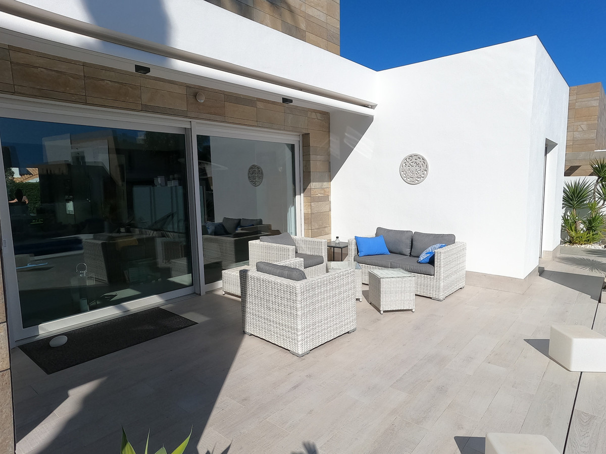 For sale - 3 Bedroom 2 Bathroom House - Detached Villa in Algorfa - Algorfa Centro  - Alicante