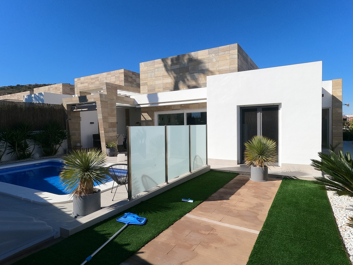 For sale - 3 Bedroom 2 Bathroom House - Detached Villa in Algorfa - Algorfa Centro  - Alicante