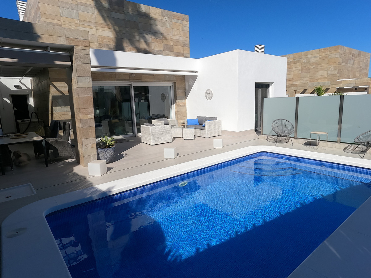 For sale - 3 Bedroom 2 Bathroom House - Detached Villa in Algorfa - Algorfa Centro  - Alicante