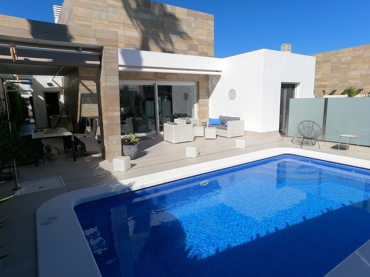 For sale - 3 Bedroom 2 Bathroom House - Detached Villa in Algorfa - Algorfa Centro  - Alicante