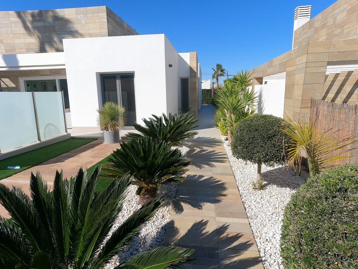 For sale - 3 Bedroom 2 Bathroom House - Detached Villa in Algorfa - Algorfa Centro  - Alicante