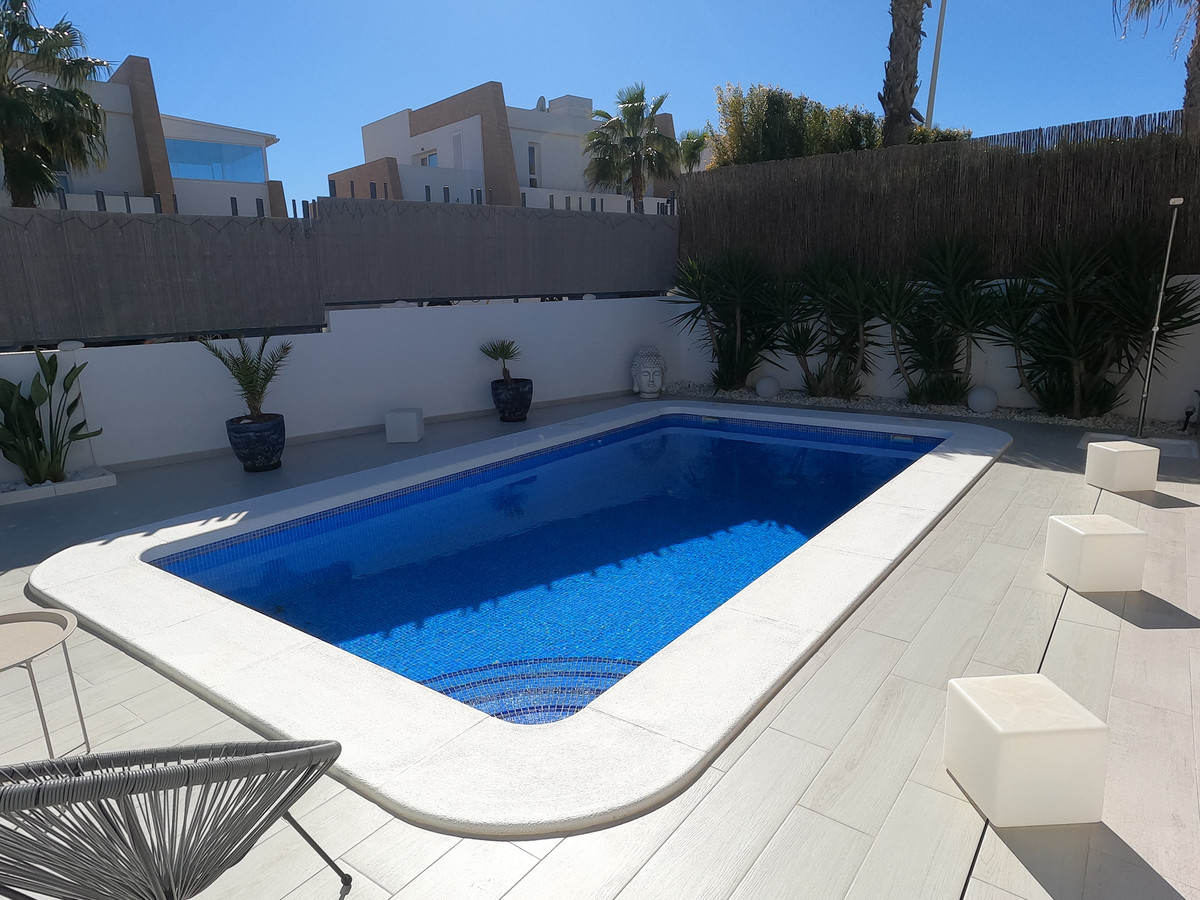 For sale - 3 Bedroom 2 Bathroom House - Detached Villa in Algorfa - Algorfa Centro  - Alicante