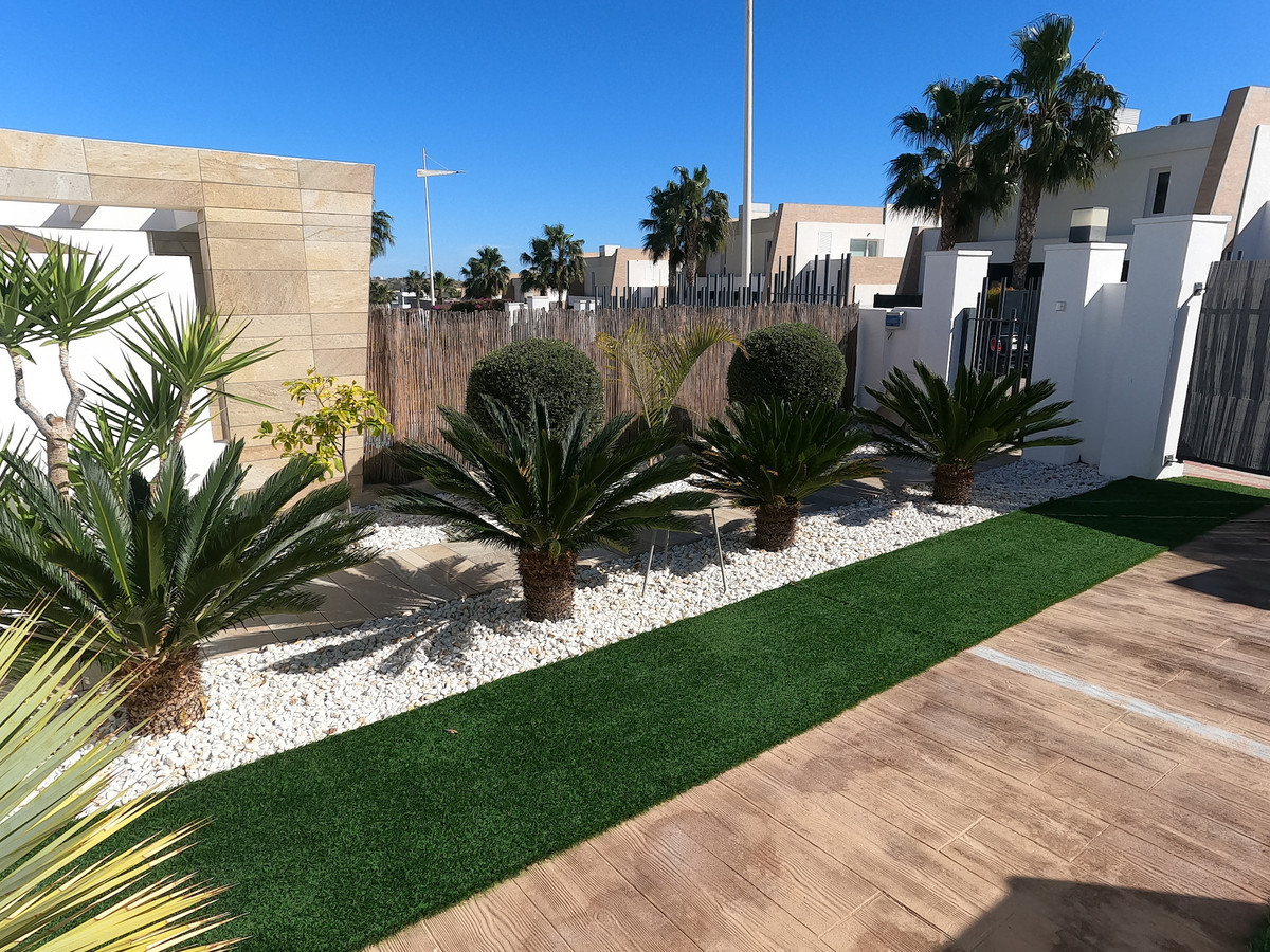 For sale - 3 Bedroom 2 Bathroom House - Detached Villa in Algorfa - Algorfa Centro  - Alicante
