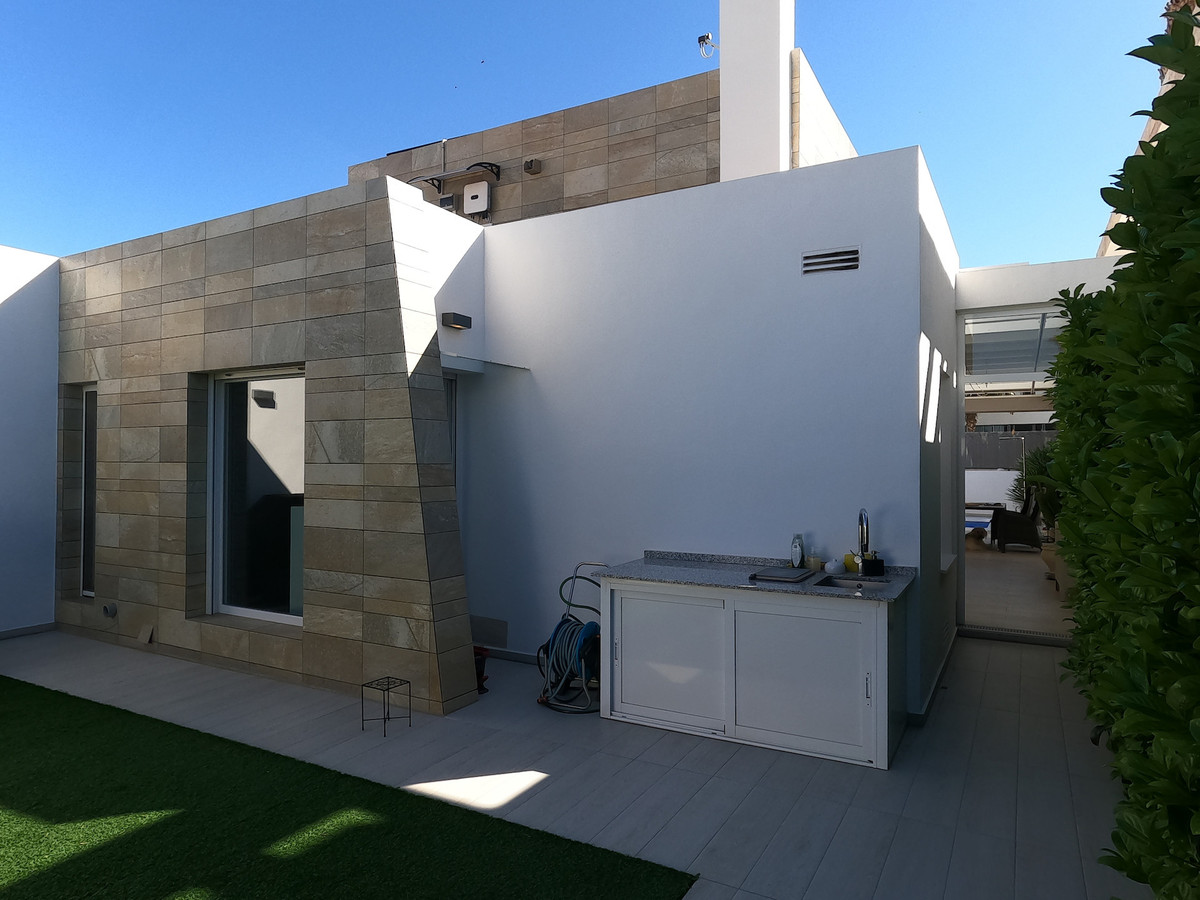 For sale - 3 Bedroom 2 Bathroom House - Detached Villa in Algorfa - Algorfa Centro  - Alicante