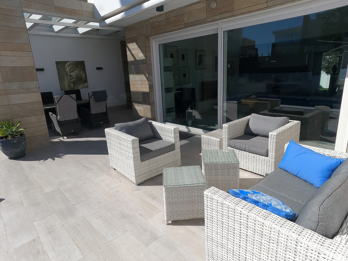 For sale - 3 Bedroom 2 Bathroom House - Detached Villa in Algorfa - Algorfa Centro  - Alicante
