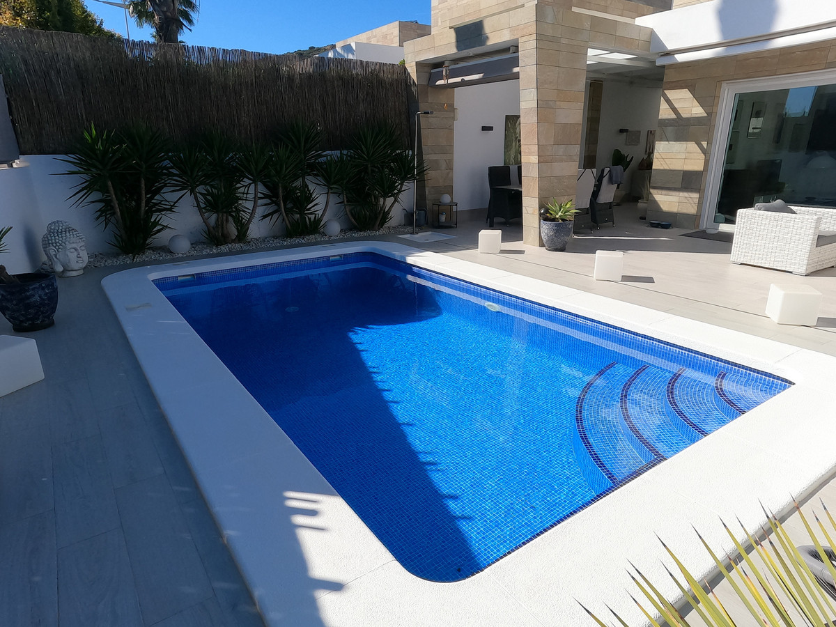 For sale - 3 Bedroom 2 Bathroom House - Detached Villa in Algorfa - Algorfa Centro  - Alicante