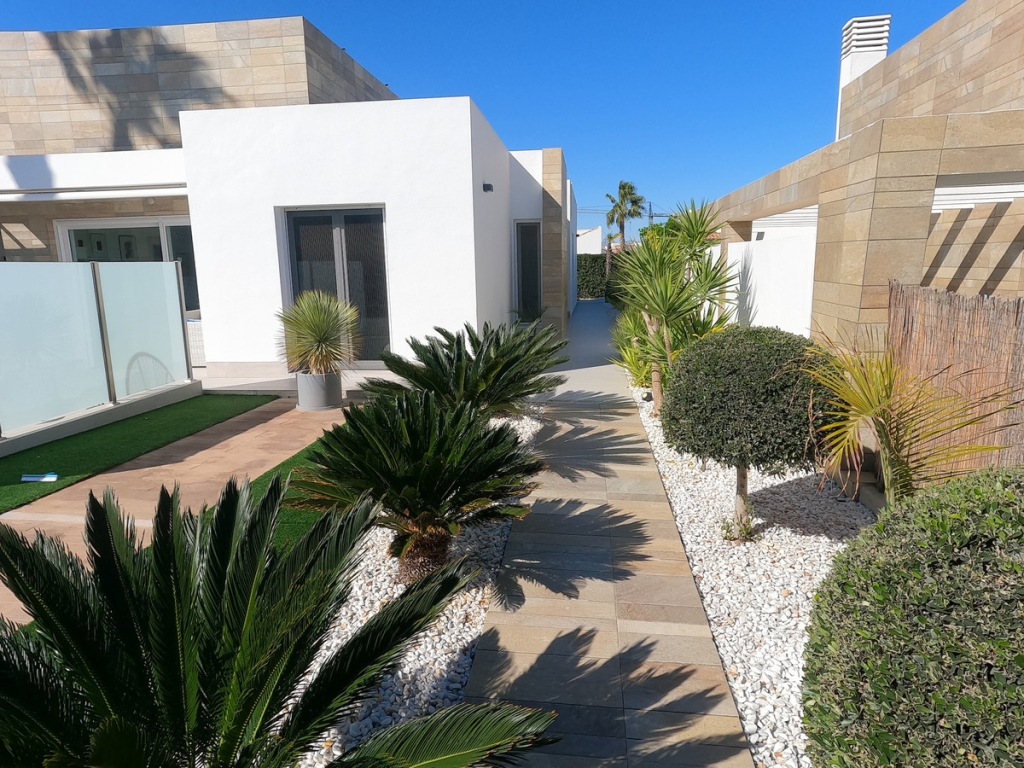 3 Bedroom 2 Bathroom House - Detached Villa in Algorfa