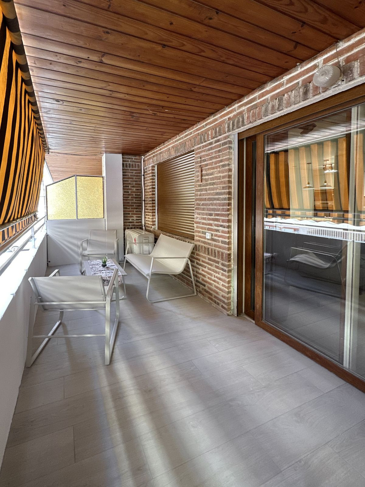 For sale - 2 Bedroom 2 Bathroom Apartment - Middle Floor Apartment in Torrevieja - Torrevieja Centro  - Alicante