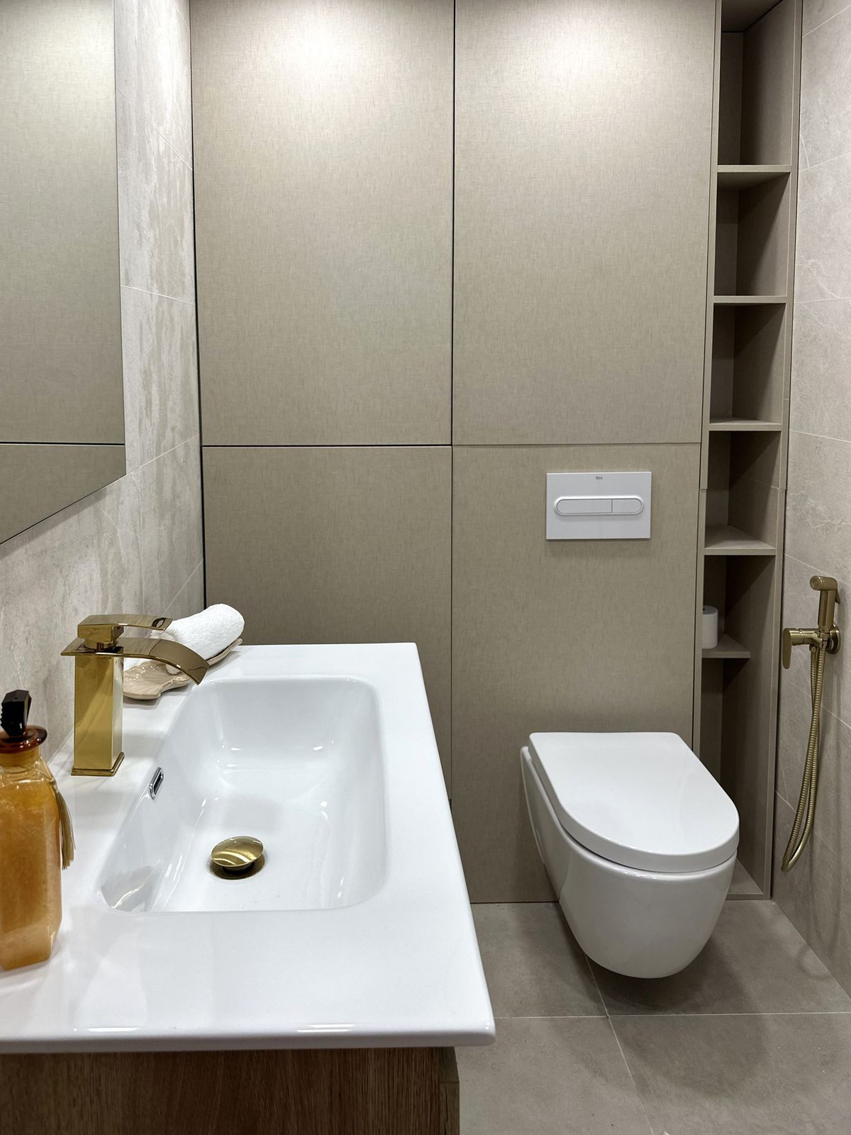 For sale - 2 Bedroom 2 Bathroom Apartment - Middle Floor Apartment in Torrevieja - Torrevieja Centro  - Alicante