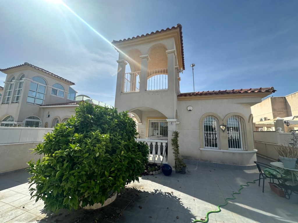 2 Bedroom 1 Bathroom House - Detached Villa in Algorfa
