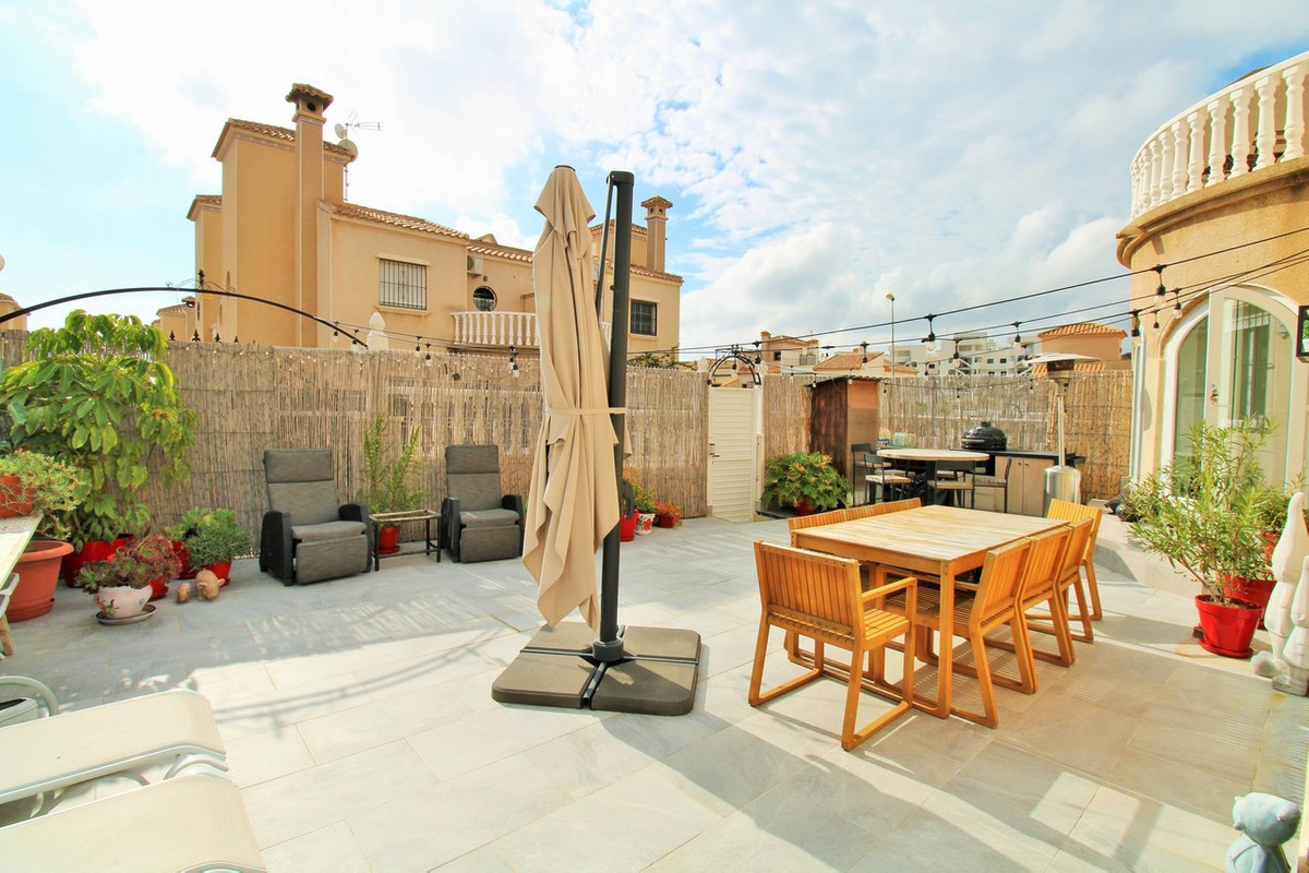 For sale - 2 Bedroom 2 Bathroom House - Townhouse in Orihuela - Villamartin  - Alicante
