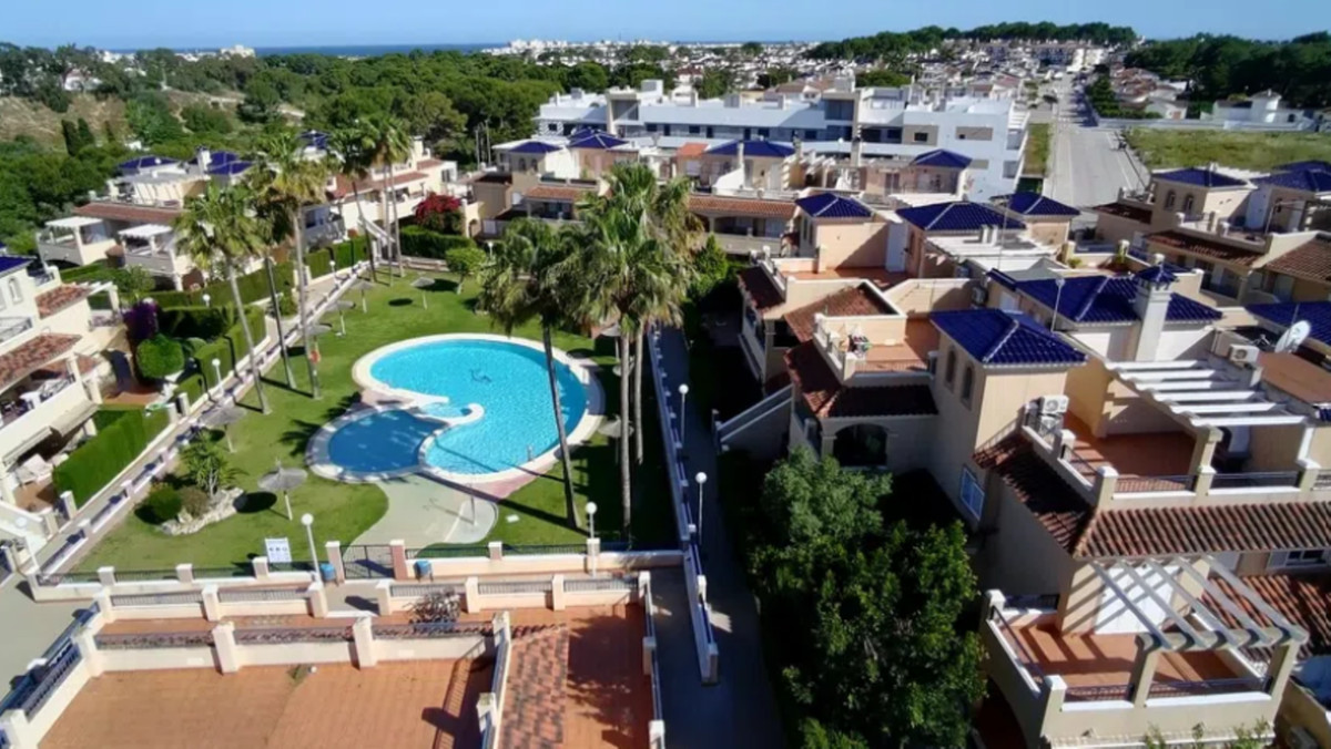 For sale - 3 Bedroom 2 Bathroom House - Townhouse in Orihuela - Mil Palmeras  - Alicante