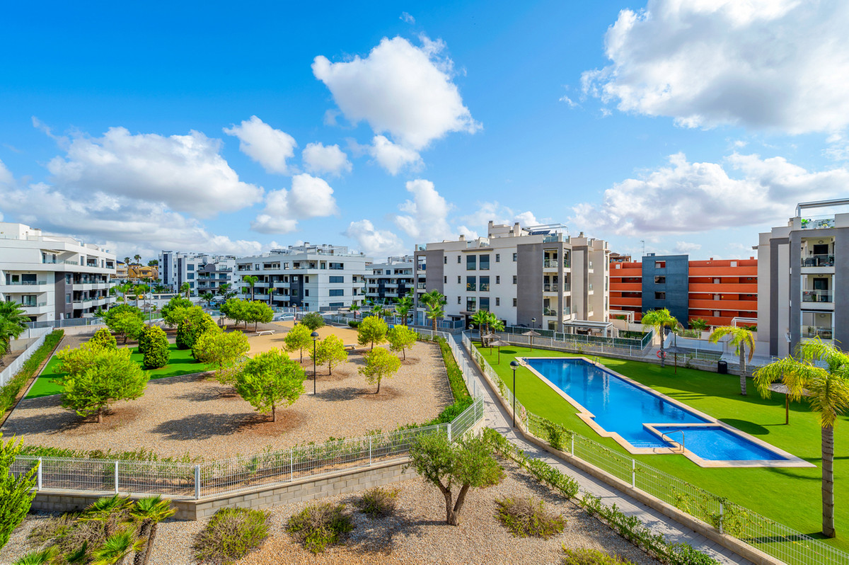 For sale - 2 Bedroom 2 Bathroom Apartment - Middle Floor Apartment in Orihuela - Villamartin  - Alicante