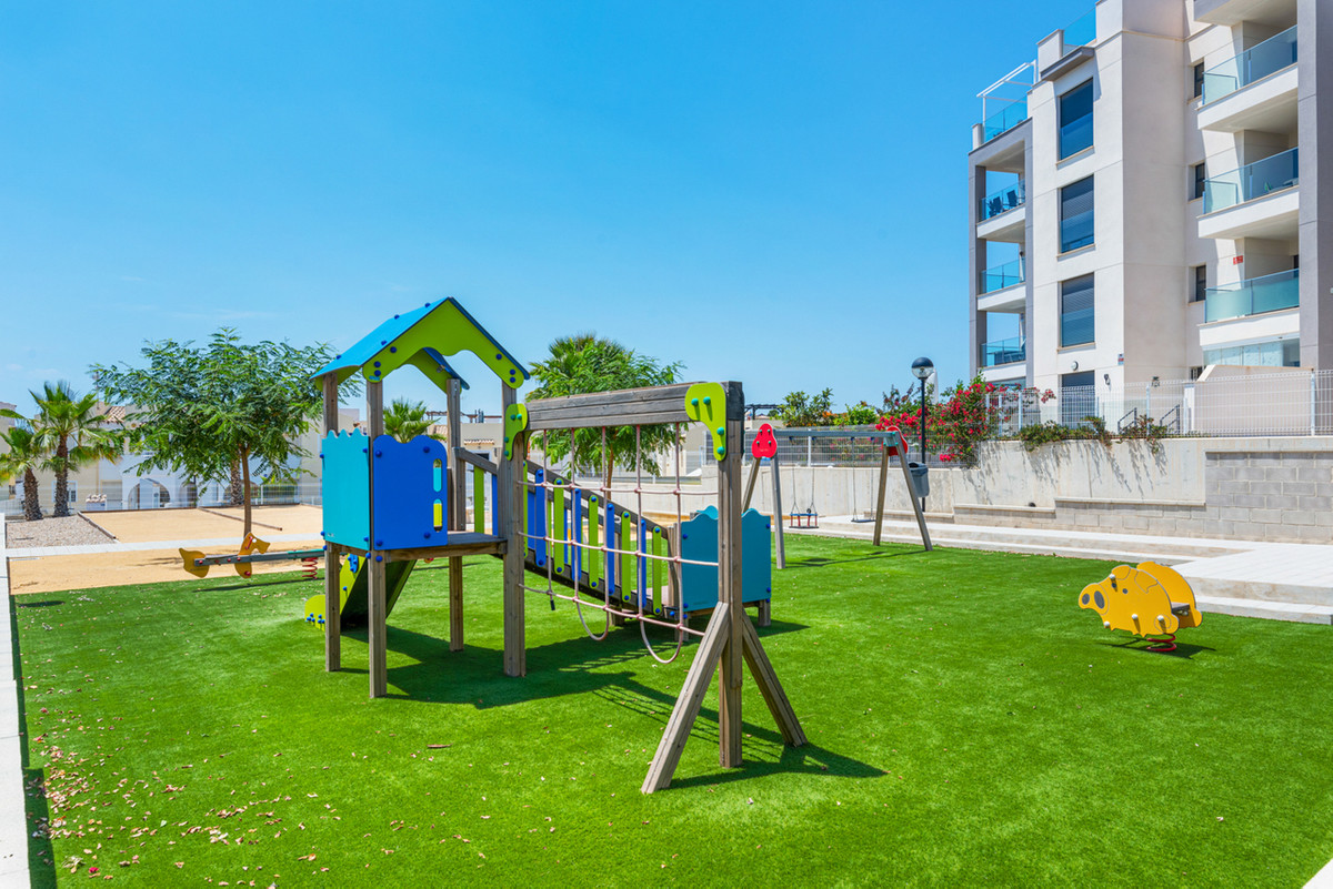 For sale - 2 Bedroom 2 Bathroom Apartment - Middle Floor Apartment in Orihuela - Villamartin  - Alicante