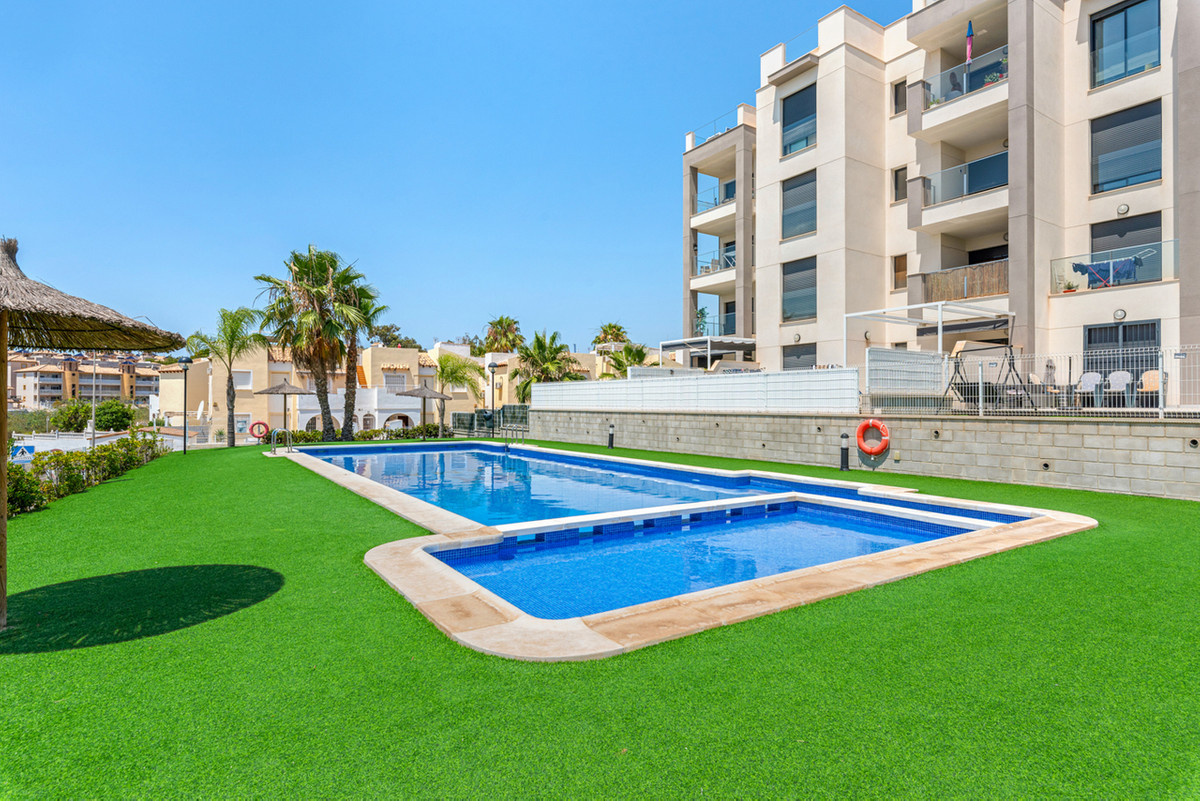 For sale - 2 Bedroom 2 Bathroom Apartment - Middle Floor Apartment in Orihuela - Villamartin  - Alicante