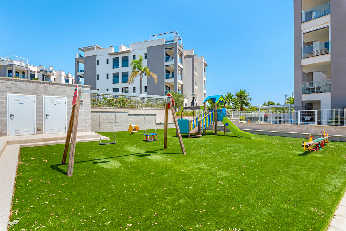 For sale - 2 Bedroom 2 Bathroom Apartment - Middle Floor Apartment in Orihuela - Villamartin  - Alicante