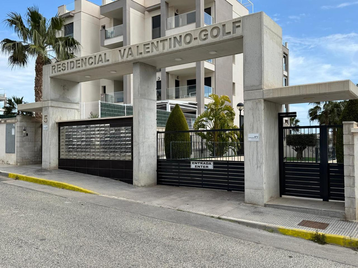 For sale - 2 Bedroom 2 Bathroom Apartment - Middle Floor Apartment in Orihuela - Villamartin  - Alicante