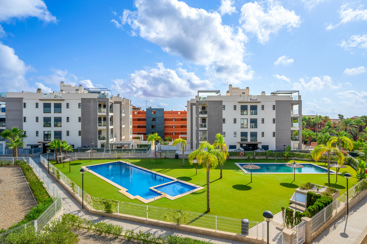 For sale - 2 Bedroom 2 Bathroom Apartment - Middle Floor Apartment in Orihuela - Villamartin  - Alicante