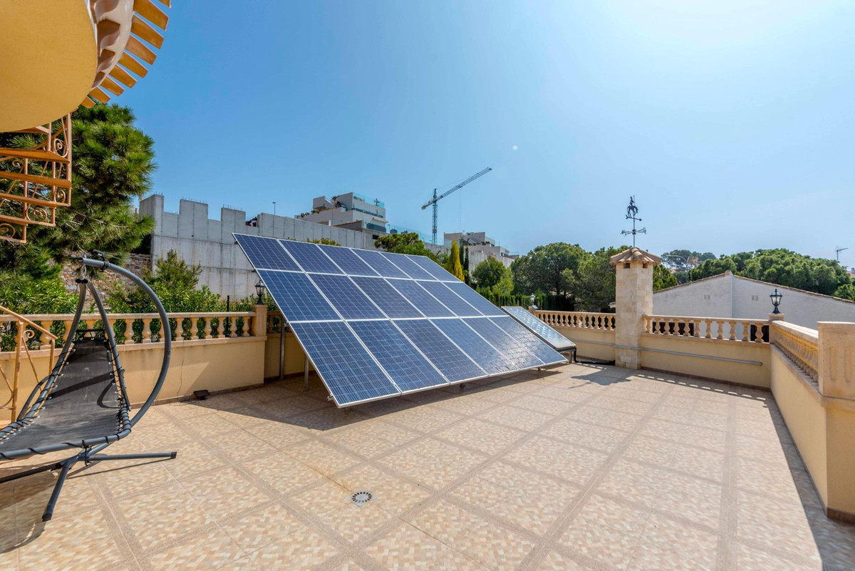 For sale - 4 Bedroom 3 Bathroom House - Detached Villa in Orihuela - Campoamor  - Alicante