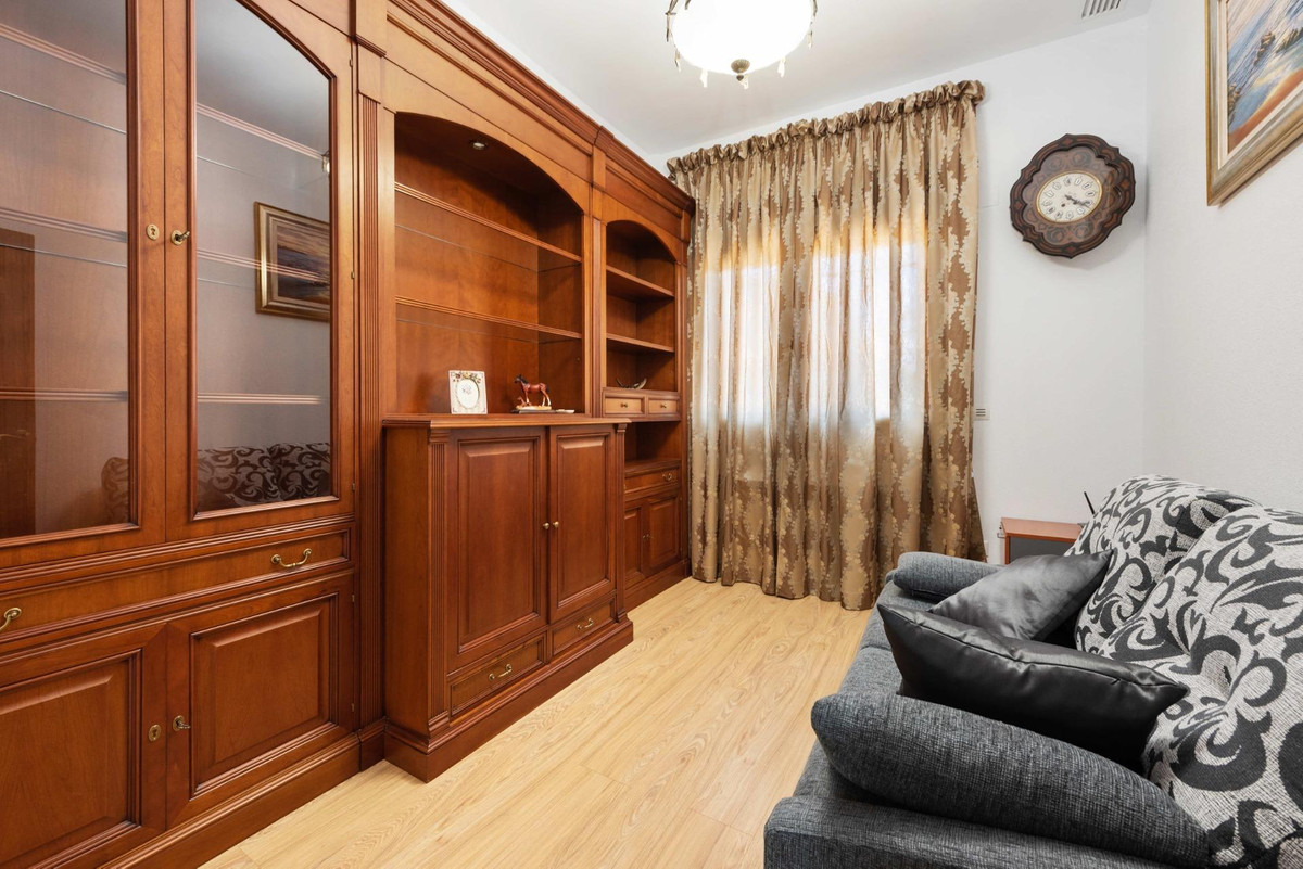 For sale - 4 Bedroom 3 Bathroom House - Detached Villa in Orihuela - Campoamor  - Alicante