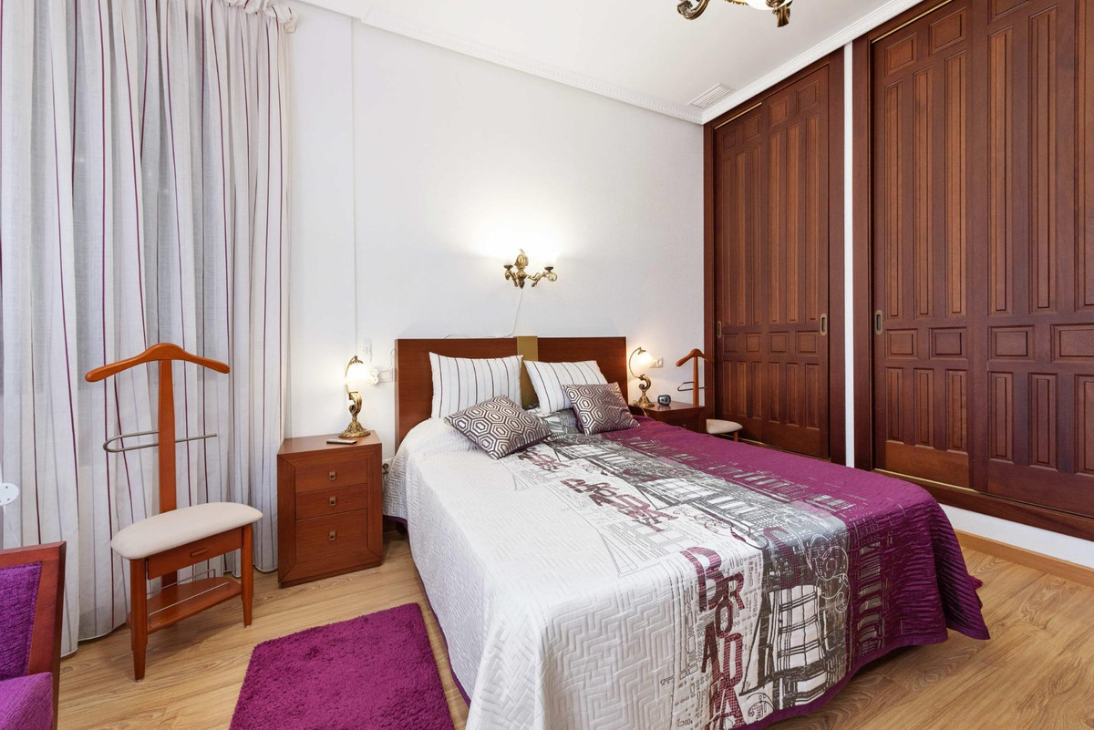 For sale - 4 Bedroom 3 Bathroom House - Detached Villa in Orihuela - Campoamor  - Alicante