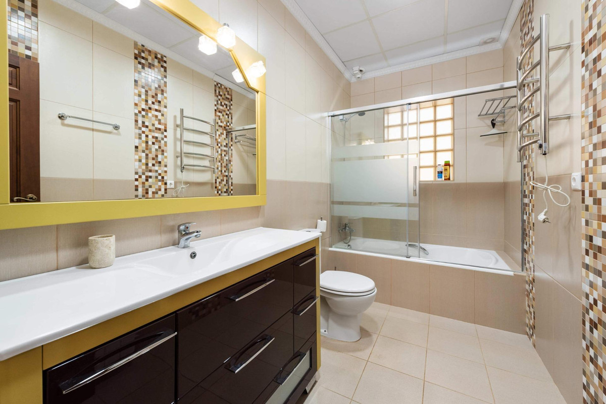 For sale - 4 Bedroom 3 Bathroom House - Detached Villa in Orihuela - Campoamor  - Alicante