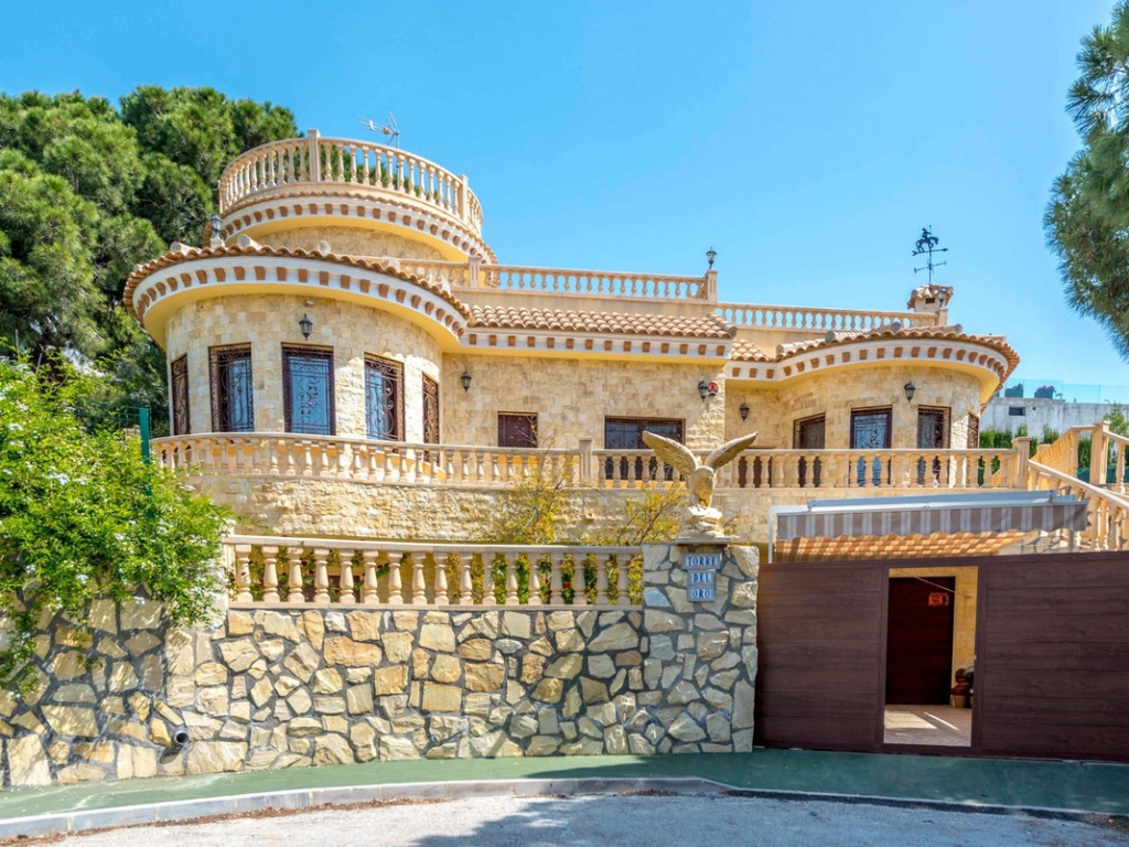 4 Bedroom 3 Bathroom House - Detached Villa in Orihuela