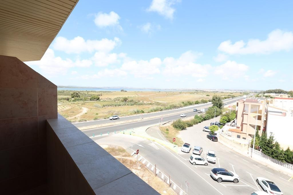 For sale - 3 Bedroom 2 Bathroom Apartment - Middle Floor Apartment in Torrevieja - Torrevieja Centro  - Alicante