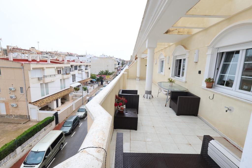 For sale - 3 Bedroom 2 Bathroom Apartment - Penthouse in Torrevieja - Torrevieja Centro  - Alicante
