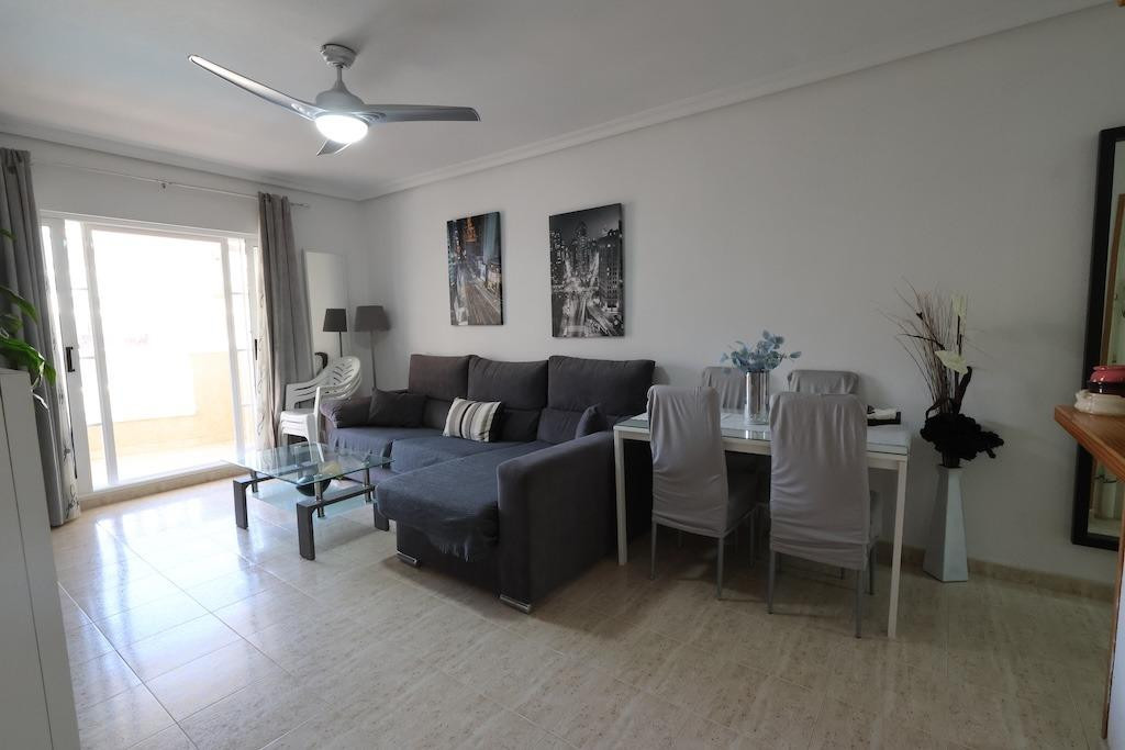For sale - 2 Bedroom 1 Bathroom Apartment - Middle Floor Apartment in Torrevieja - La Mata  - Alicante