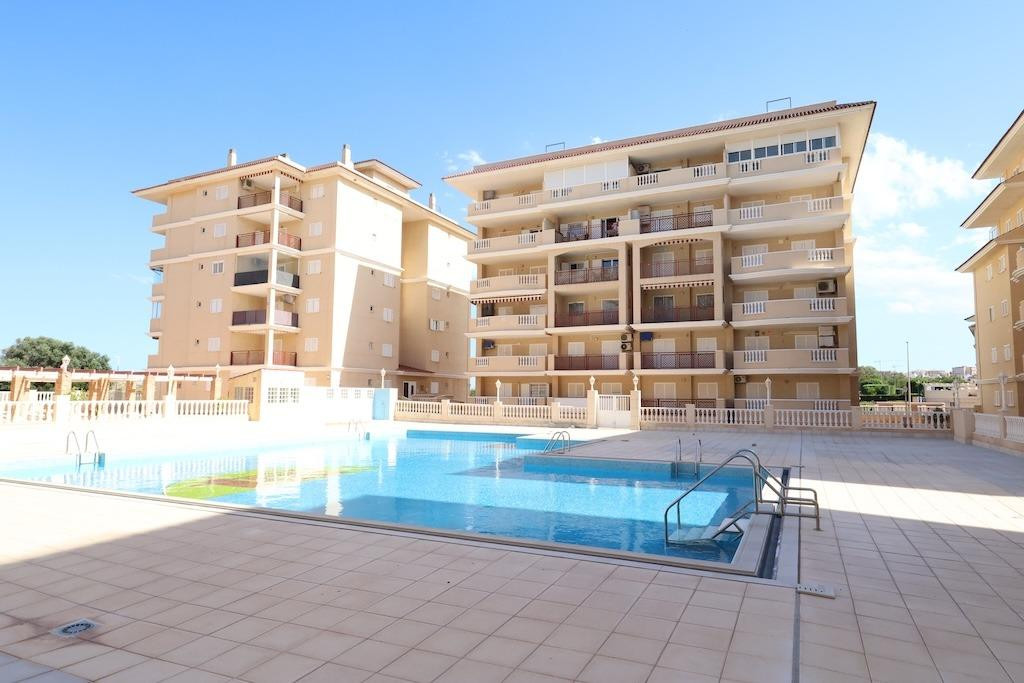 For sale - 2 Bedroom 1 Bathroom Apartment - Middle Floor Apartment in Torrevieja - La Mata  - Alicante