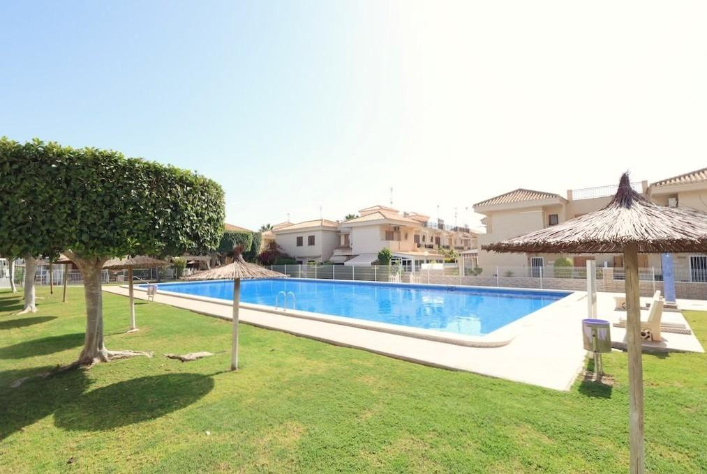 For sale - 2 Bedroom 1 Bathroom Apartment - Middle Floor Apartment in Orihuela - Playa Flamenca  - Alicante