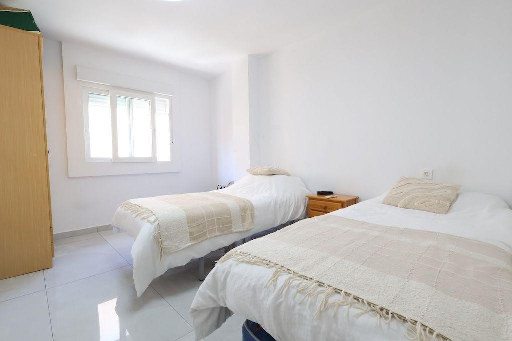 For sale - 3 Bedroom 2 Bathroom Apartment - Middle Floor Apartment in Torrevieja - Torrevieja Centro  - Alicante