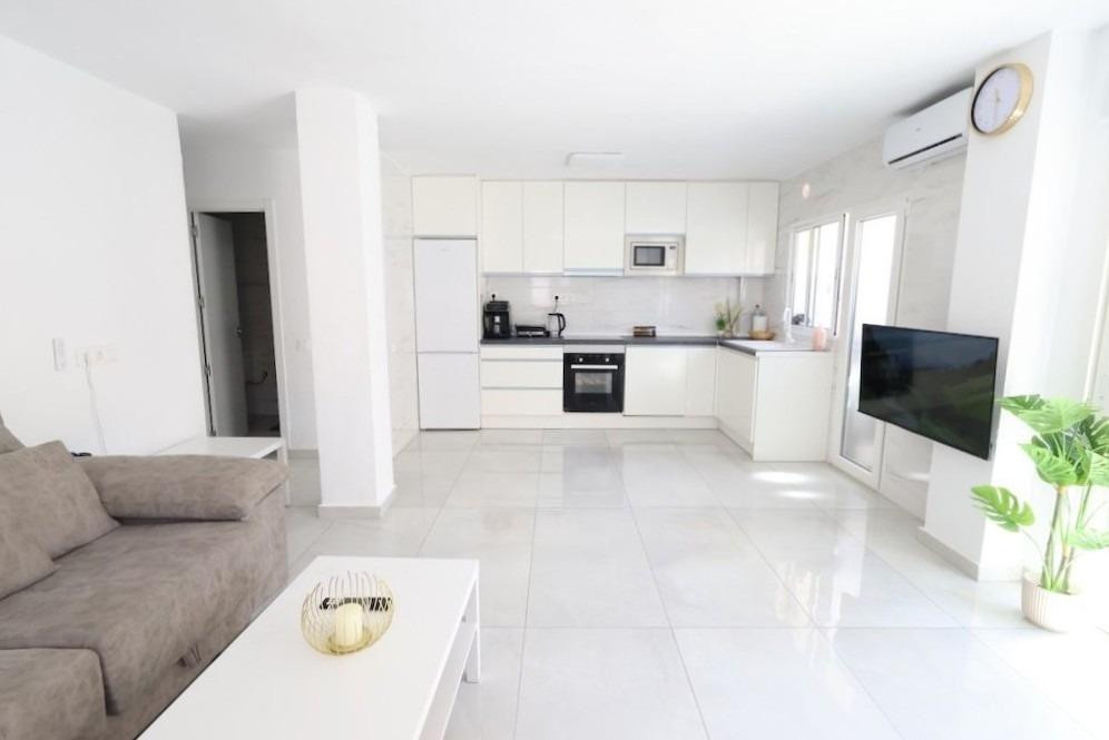 For sale - 3 Bedroom 2 Bathroom Apartment - Middle Floor Apartment in Torrevieja - Torrevieja Centro  - Alicante