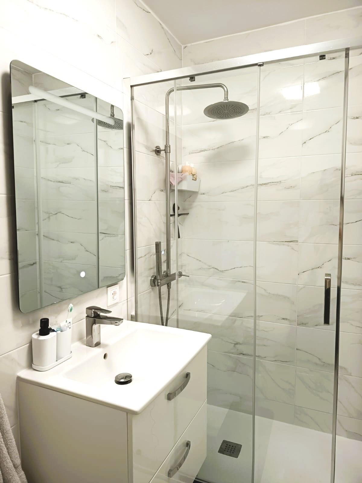 For sale - 3 Bedroom 2 Bathroom Apartment - Middle Floor Apartment in Torrevieja - Torrevieja Centro  - Alicante