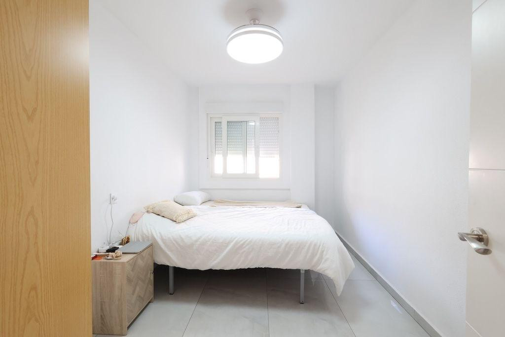 For sale - 3 Bedroom 2 Bathroom Apartment - Middle Floor Apartment in Torrevieja - Torrevieja Centro  - Alicante
